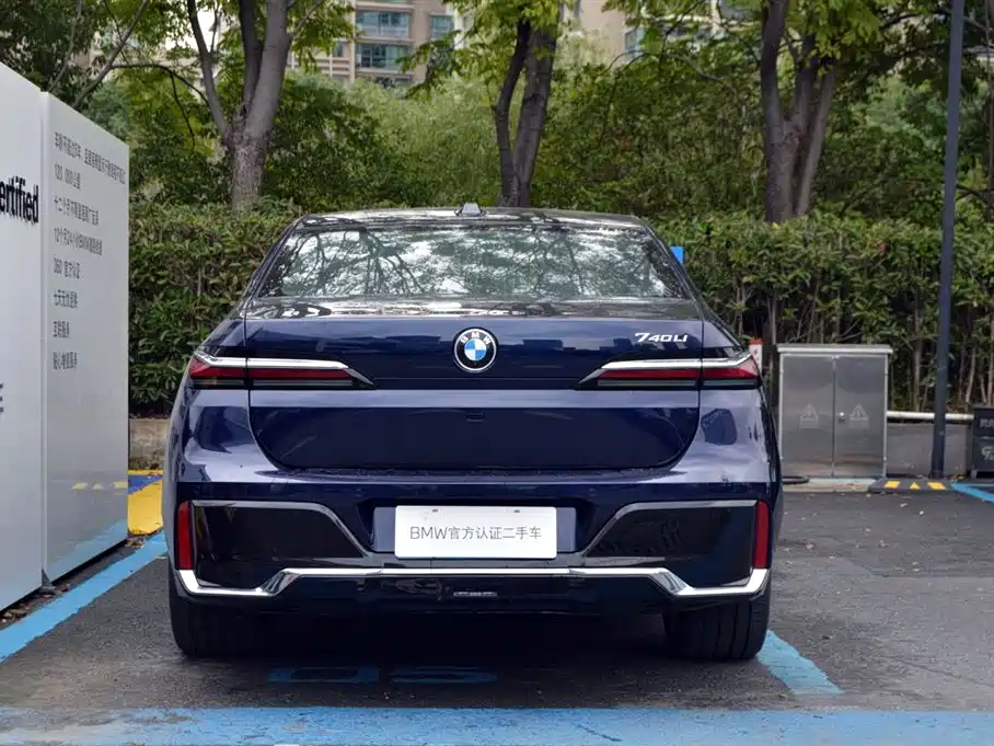BMW 7 Series 2023 740Li Exclusive M Sport Package фото 4