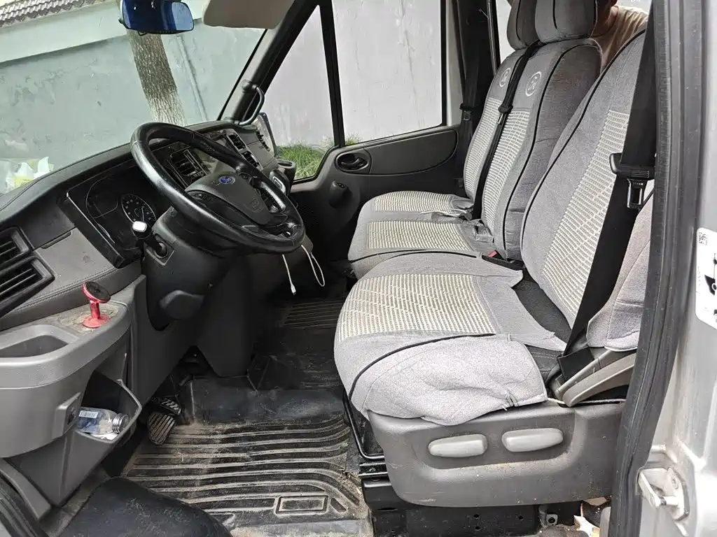 Ford New Generation Transit 2021 2021 Model 2.2T Automatic Logistics Vehicle Pro Long Wheelbase 7-Seat Medium Roof China VI