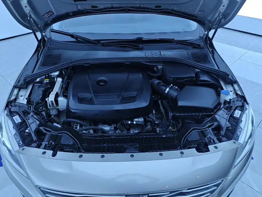 Фото 10 - Volvo S60