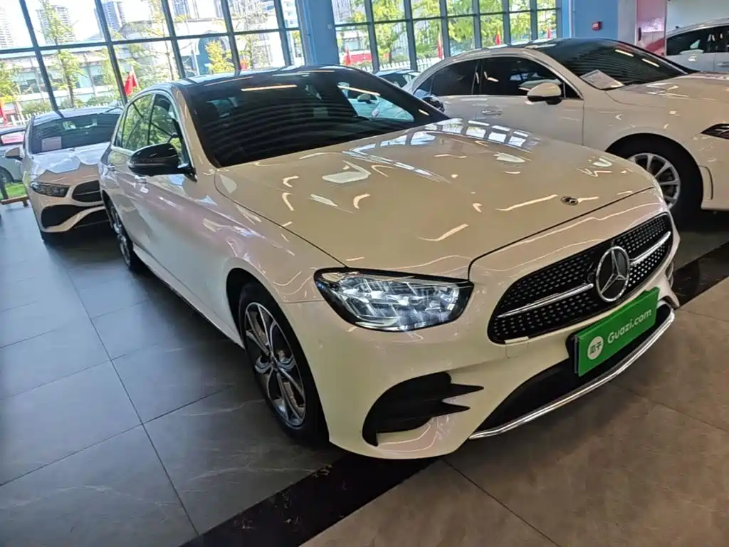 Фото 4 - Mercedes-Benz E-Class