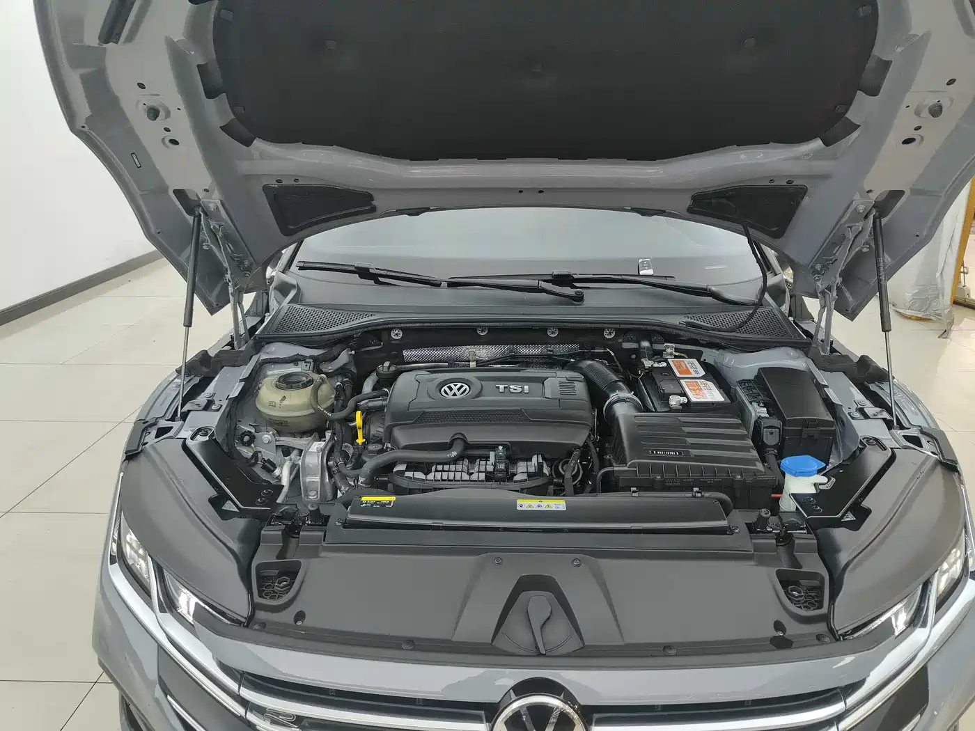 Volkswagen FAW-Volkswagen CC 2023 380TSI Eye-catching Edition фото 12