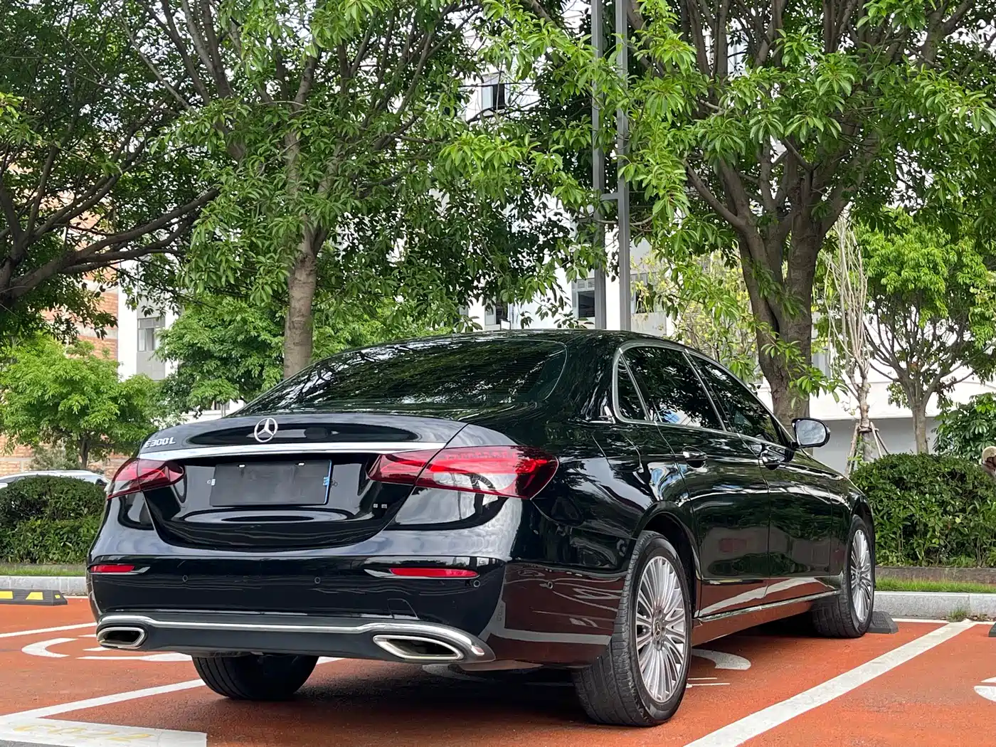 Mercedes-Benz E-Class 2023 E 300 L Luxury фото 9