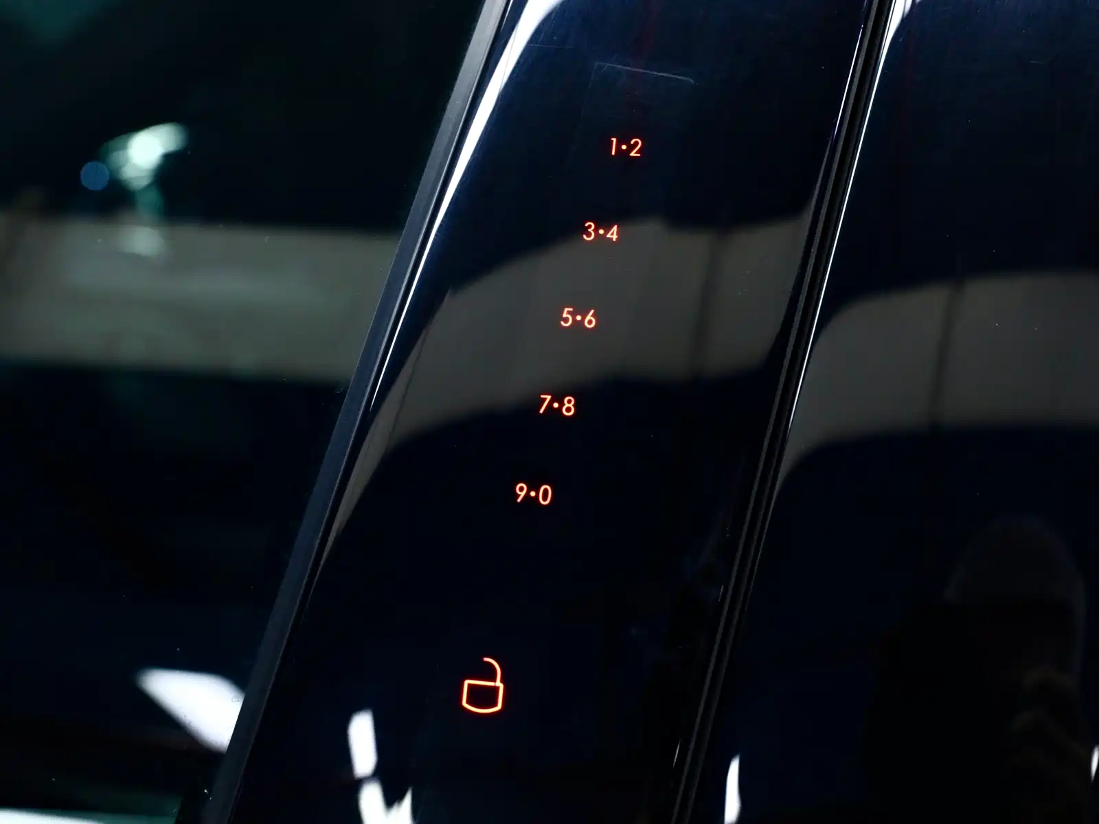Photo 9 - Lincoln Aviator