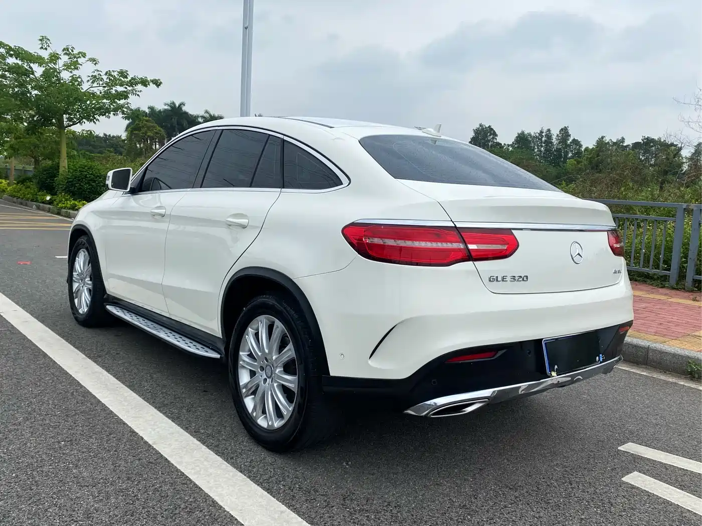 Mercedes-Benz GLE Coupe 2015 GLE 320 4MATIC Coupe SUV фото 7