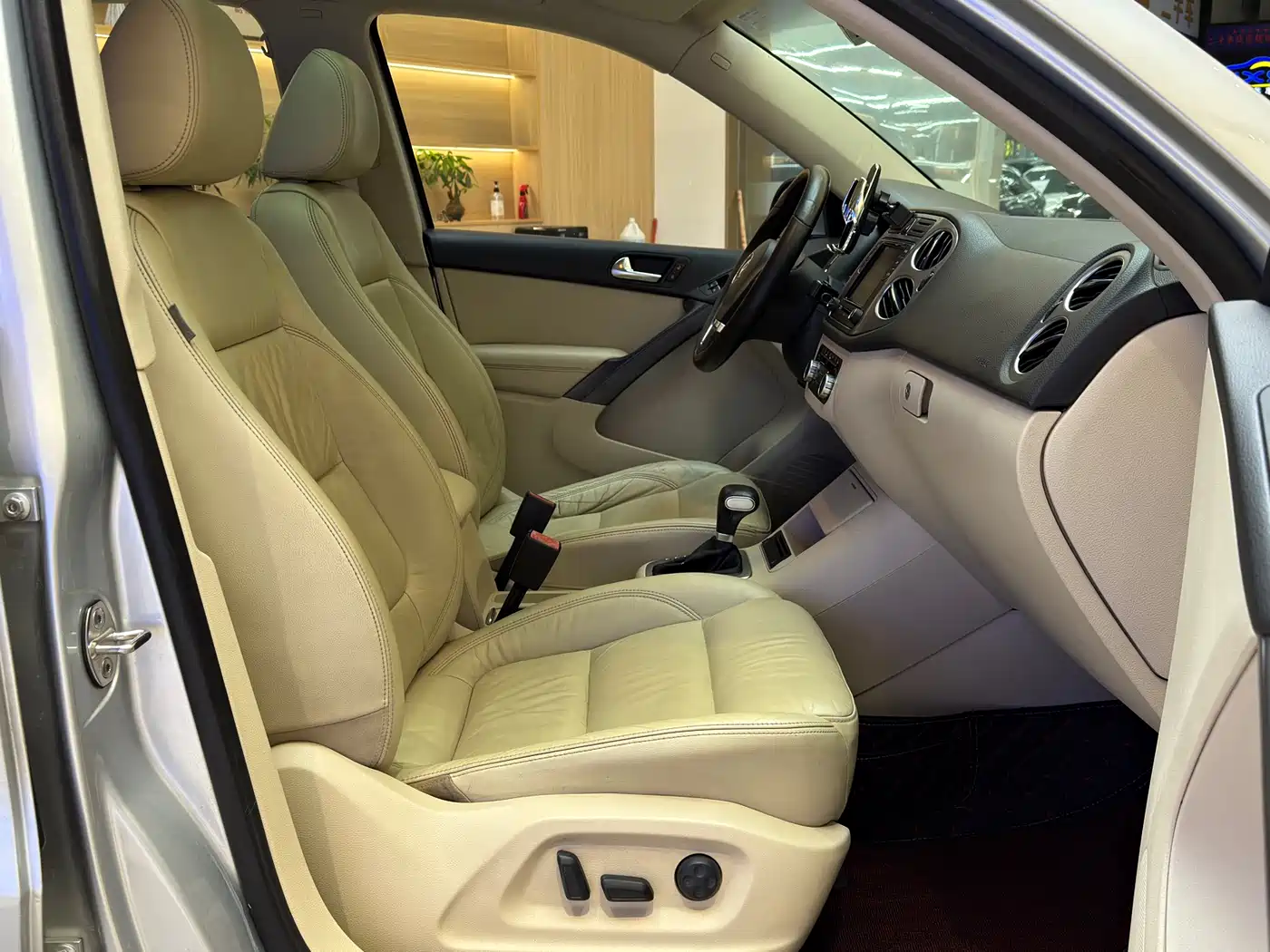 Volkswagen Tiguan 2010 2.0TSI Automatic 4WD Elite фото 13