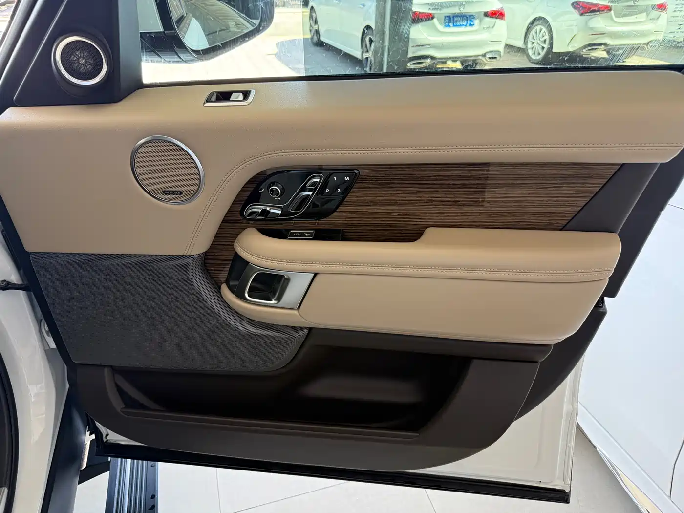 Land Rover Range Rover 2019 3.0 SCV6 Heritage Edition фото 17