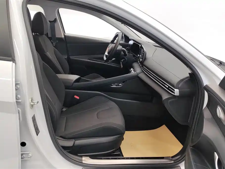 MODERN ELANTRA