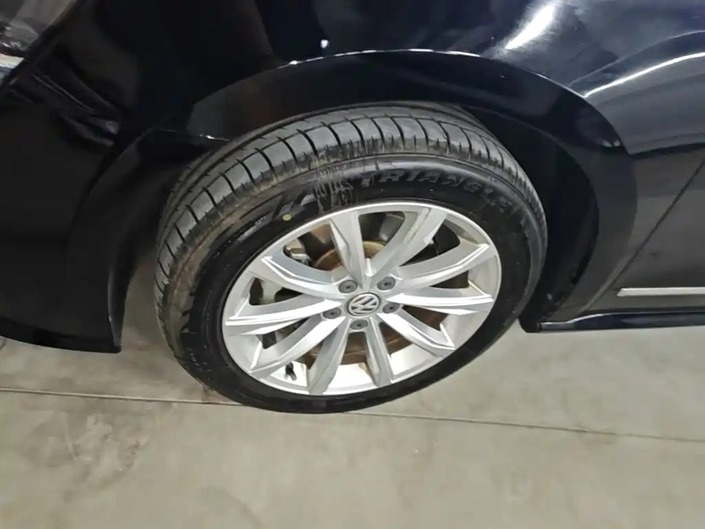 Volkswagen Passat 2017 330TSI DSG Prestige фото 23