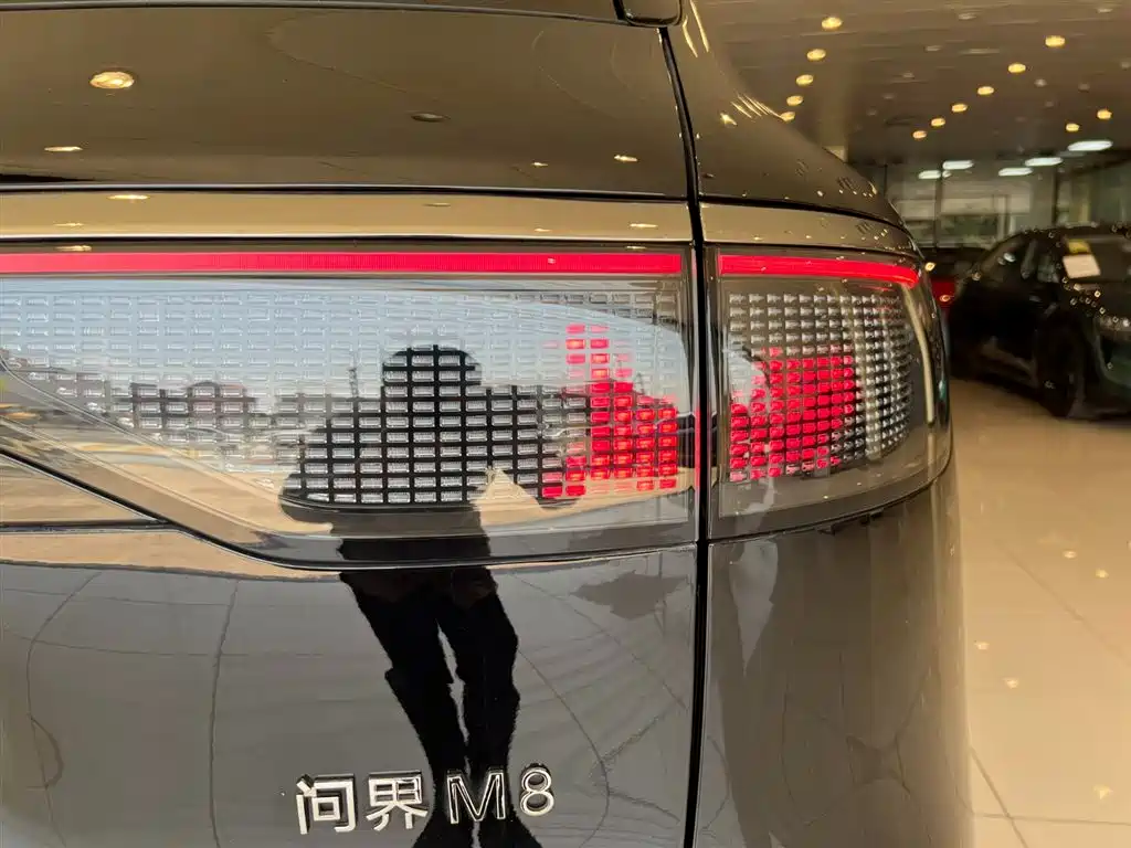 AITO Wenjie AITO M8 2025 Model Extended Range Max+ Edition 53.4kWh 6-Seater фото 10