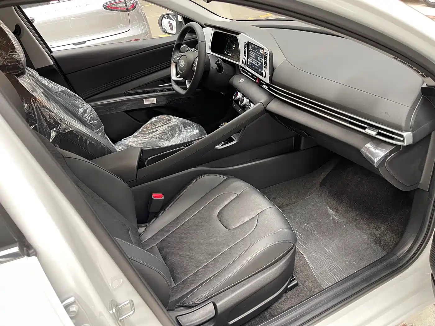 Hyundai Elantra 2023 1.5L CVT GLX Elite Edition фото 10