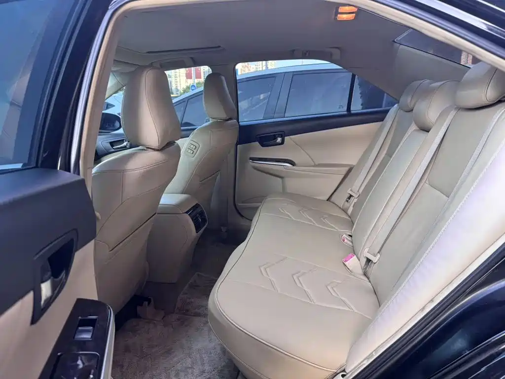 Photo 8 - Toyota Camry