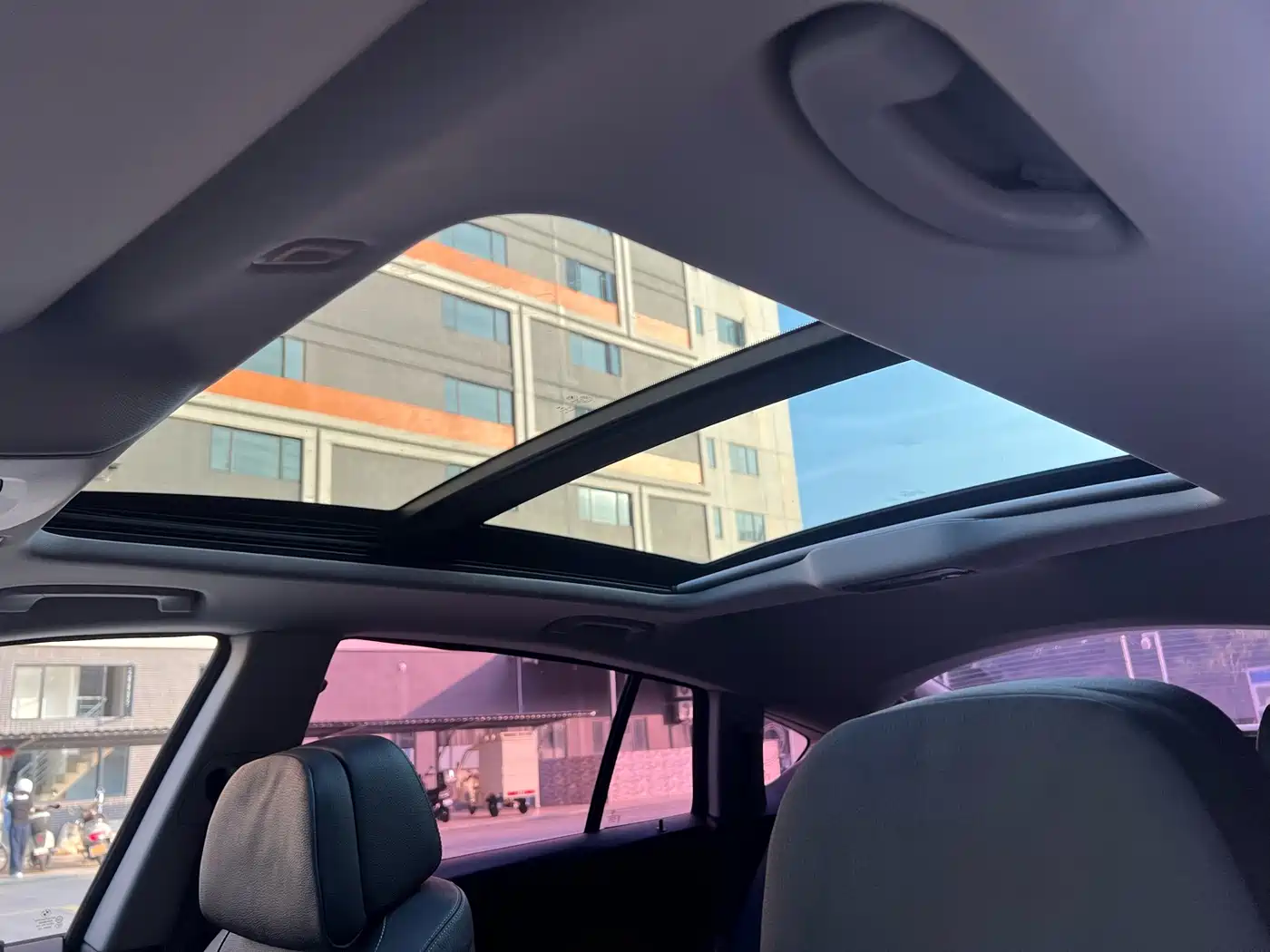 BMW 5 Series GT 2015 528i Luxury фото 11