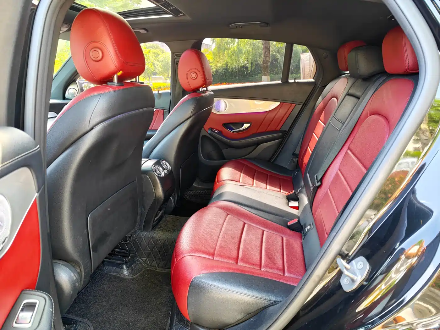 Mercedes-Benz GLC Coupe 2019 GLC 200 4MATIC Coupe SUV фото 12