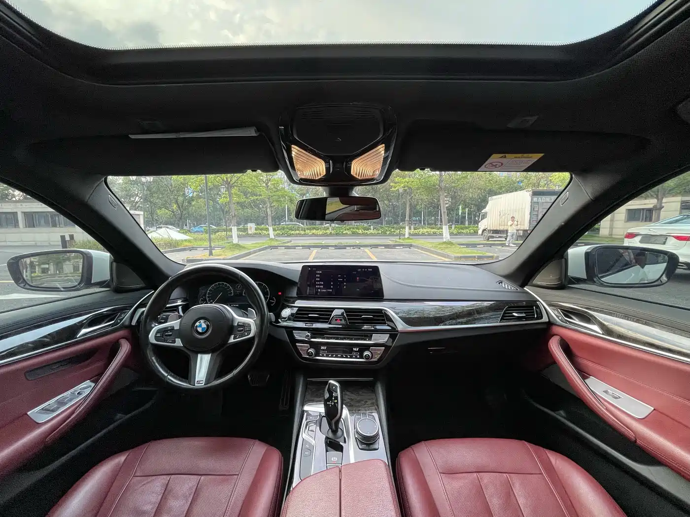 BMW 5 Series 2019 530Li Premium M Sport Package фото 24