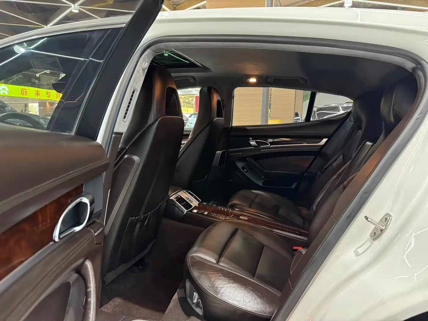 Porsche Panamera 2010 Porsche Panamera Turbo 4.8T фото 12