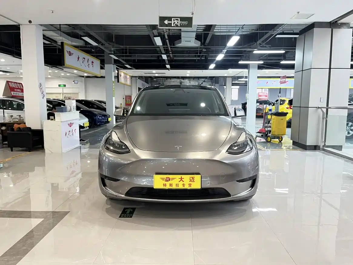 TESLA MODEL Y