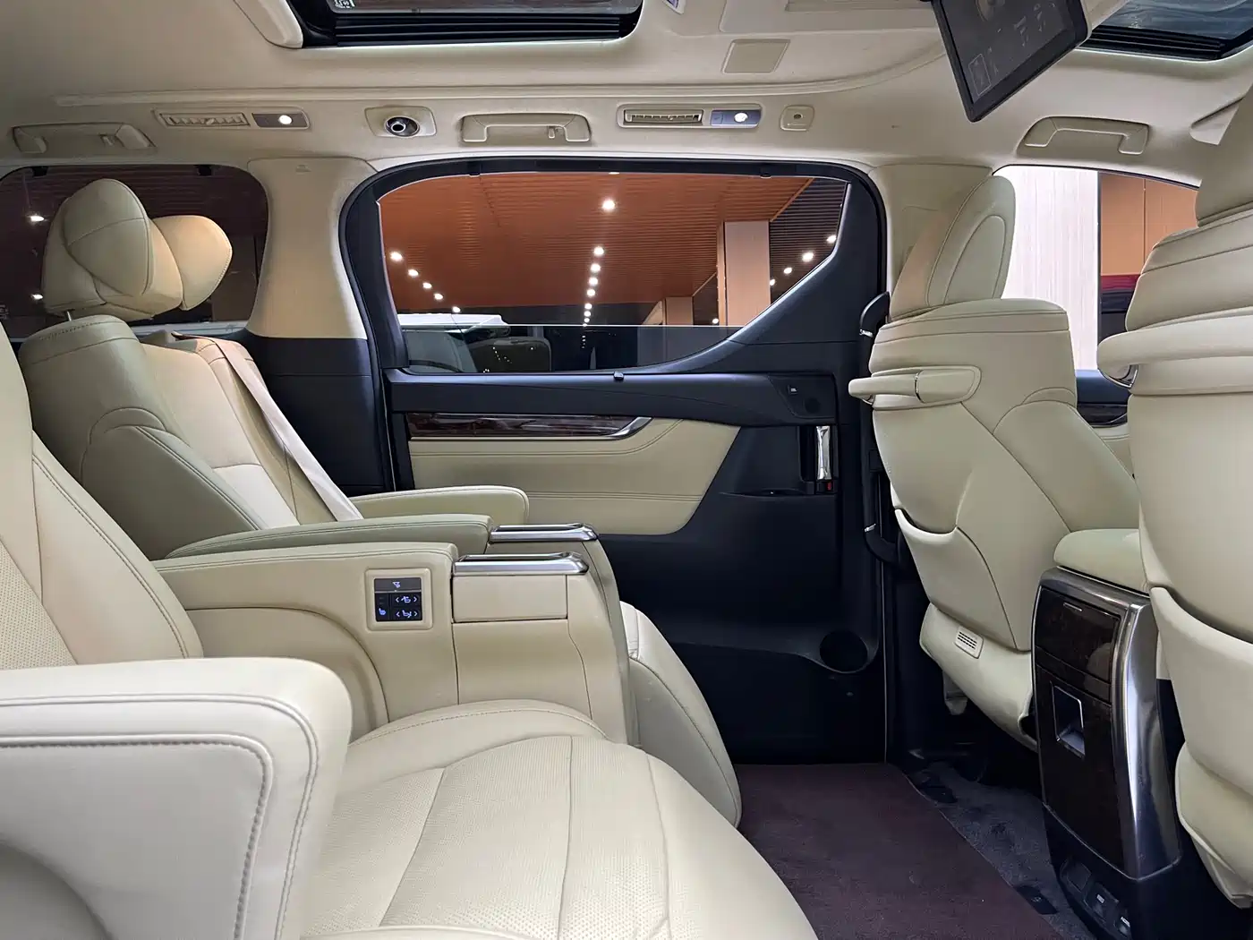 Toyota Alphard 2018 Facelift 3.5L Luxury Edition фото 10