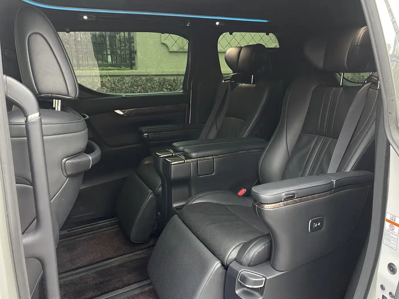 Toyota Vellfire 2019 Hybrid 2.5L HV Premium Edition фото 10