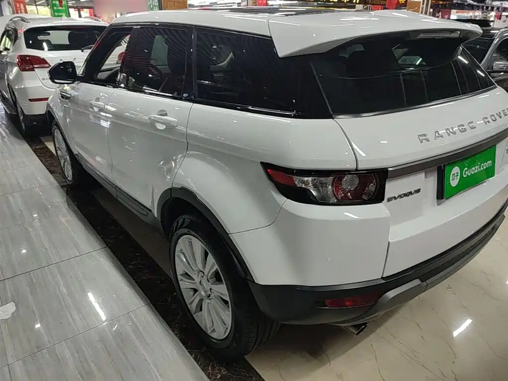 Land Rover Range Rover Evoque 2015 2.0T 5-Door Intelligent Edition фото 5