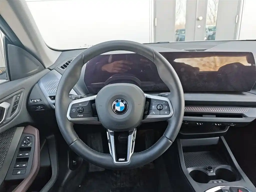 BMW 2 Series 2025 225L M Sport Package фото 9
