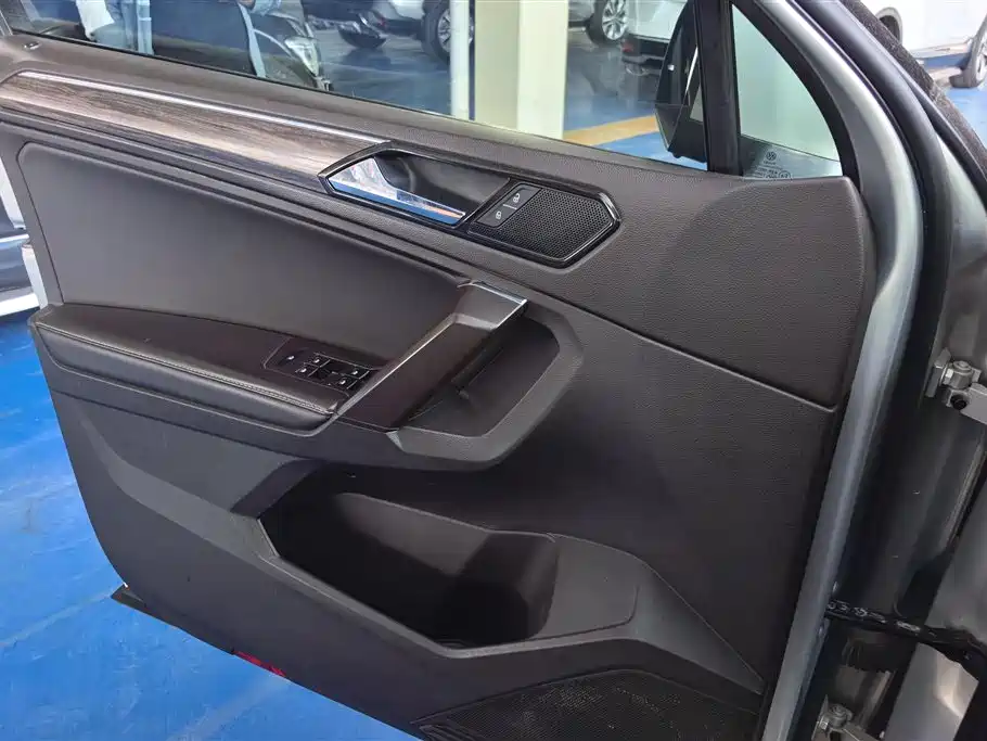 Volkswagen Tiguan L 2018 330TSI Automatic 2WD Luxury Edition фото 7