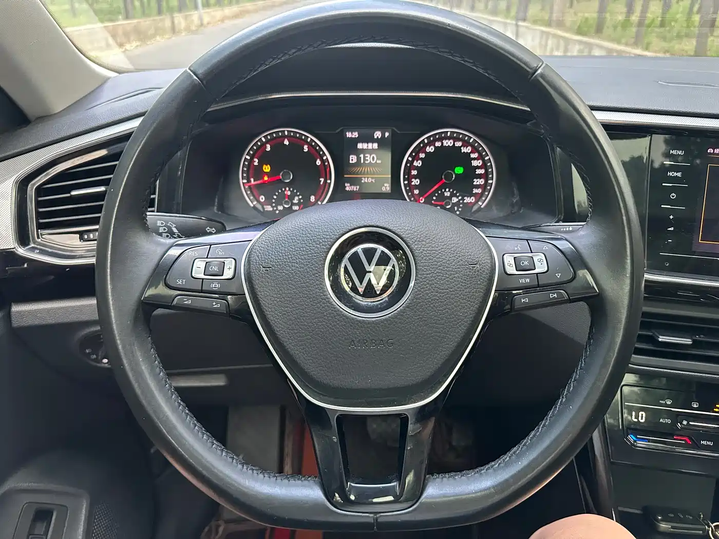 Volkswagen Tayron 2022 330TSI 2WD Luxury Smart Connect Edition фото 8