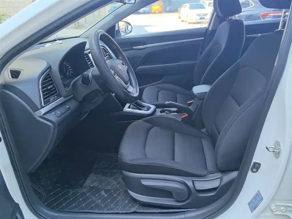 Hyundai Elantra 2016 Model 1.6L Automatic Smart Elite фото 15