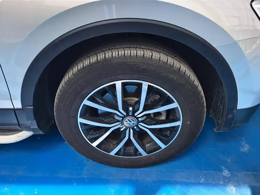 Volkswagen Tiguan L 2018 330TSI Automatic 2WD Luxury Edition фото 6