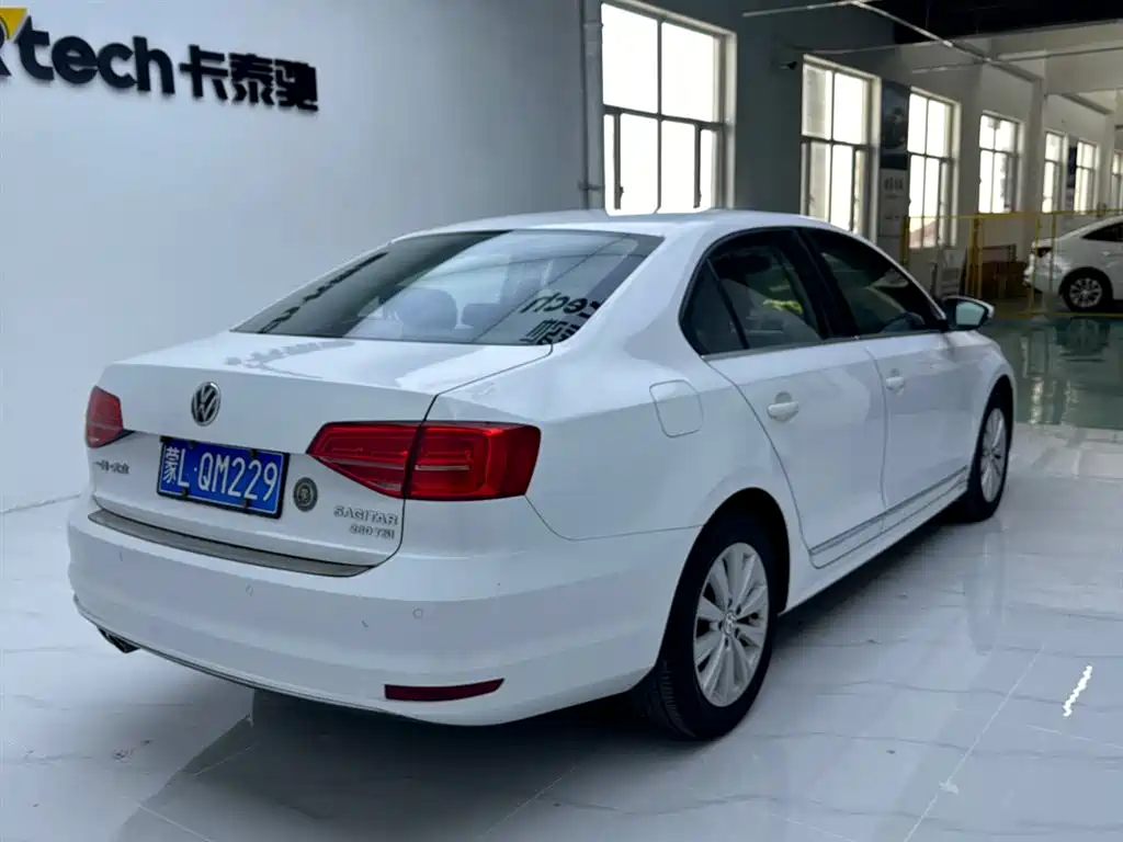 Volkswagen Sagitar 2015 230TSI Automatic Comfort фото 5
