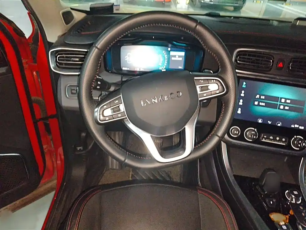 Lynk & Co 01 2017 2.0T AWD Pro фото 3