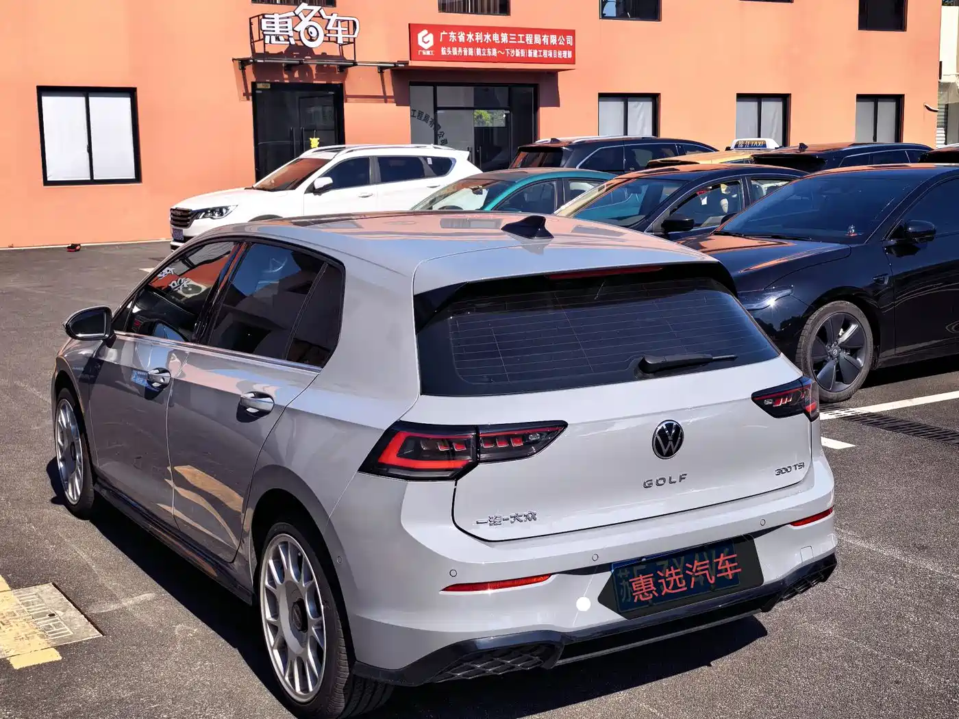 Volkswagen Golf 2025 Facelift 300TSI R-Line фото 8