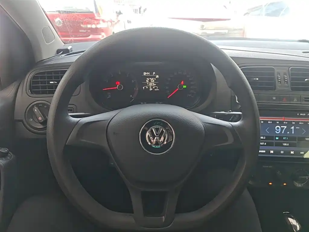 Volkswagen Polo 2018 1.5L Auto Safe Drive фото 11