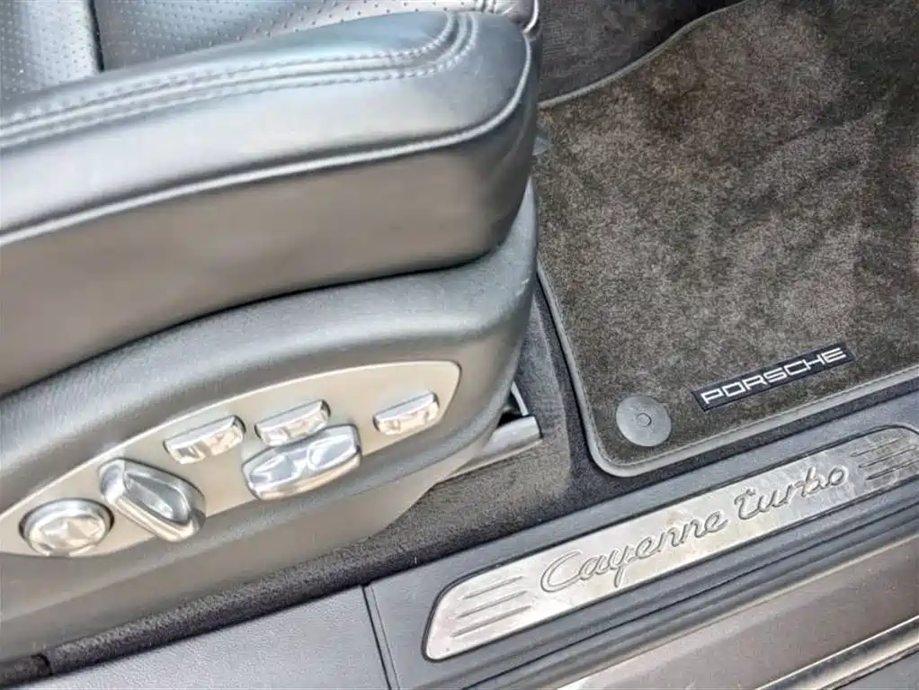 Porsche Cayenne 2011 Cayenne Turbo 4.8T фото 17