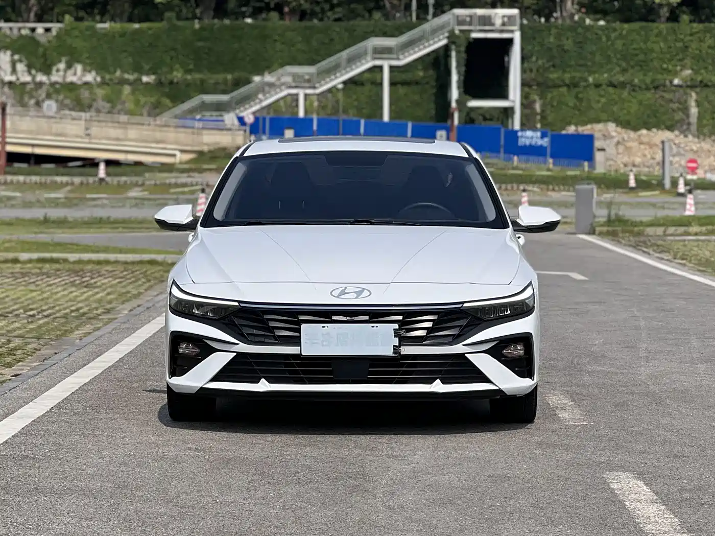 Hyundai Elantra 2023 1.5L CVT GLX Elite Edition фото 2
