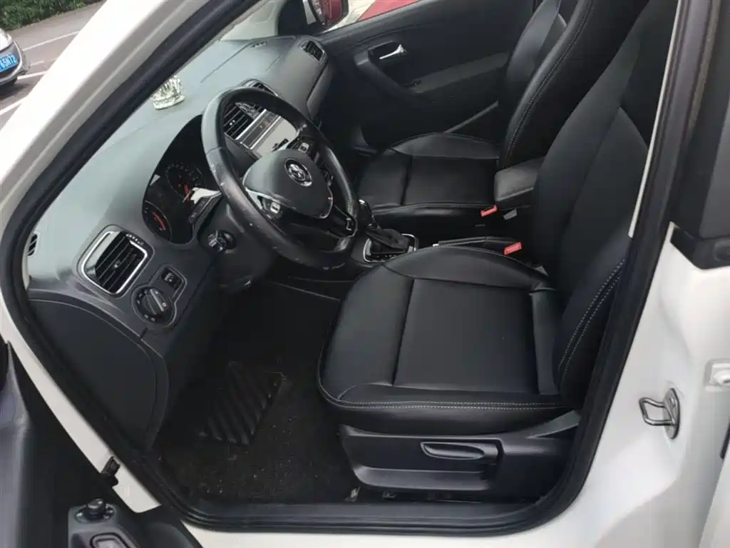 Volkswagen Polo 2016 1.6L Automatic Comfort фото 15