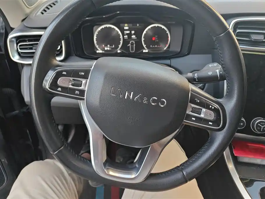 Lynk & Co 01 2019 2.0T 2WD Type Pro Version China VI фото 15