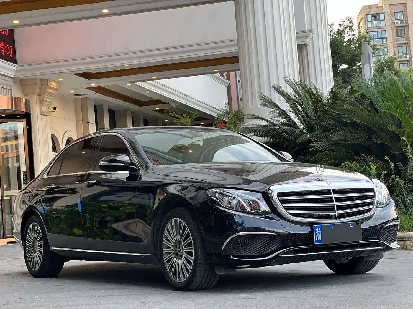 Mercedes-Benz E-Class 2017 E 300 L Luxury фото 3