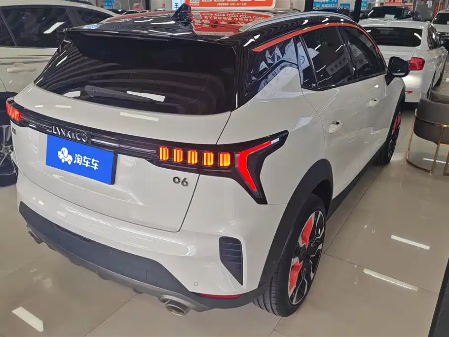 Lynk & Co 06 2020 1.5T Halo фото 3