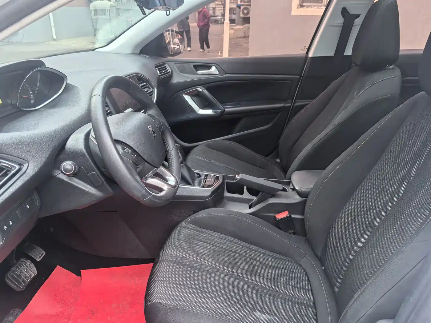 Peugeot 308S 2015 1.2T Auto Dynamic Edition фото 12