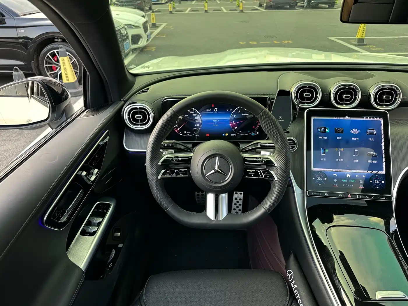 Mercedes-Benz GLC 2023 GLC 260 L 4MATIC Luxury 5-Seater фото 14
