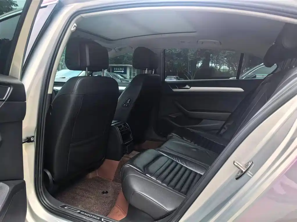 Volkswagen Magotan 2018 330TSI DSG Leading фото 13