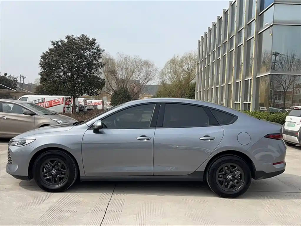 BYD Qin PLUS 2025 DM-i Smart Drive 55KM Leader фото 15