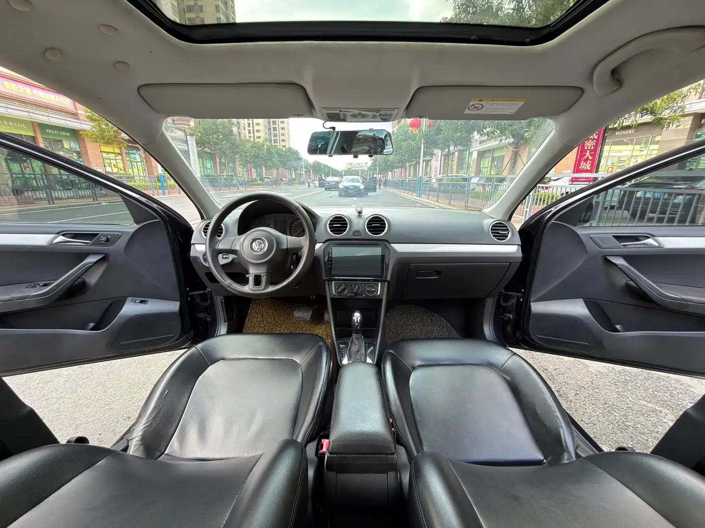 Volkswagen Jetta 2015 1.6L Auto Comfort фото 5