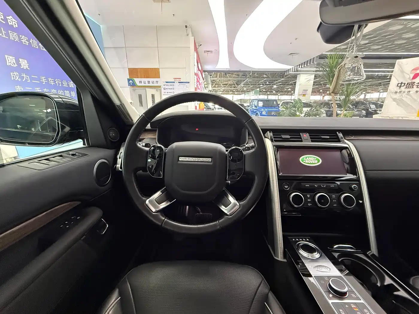 Land Rover Discovery 2018 3.0 SC V6 HSE фото 13