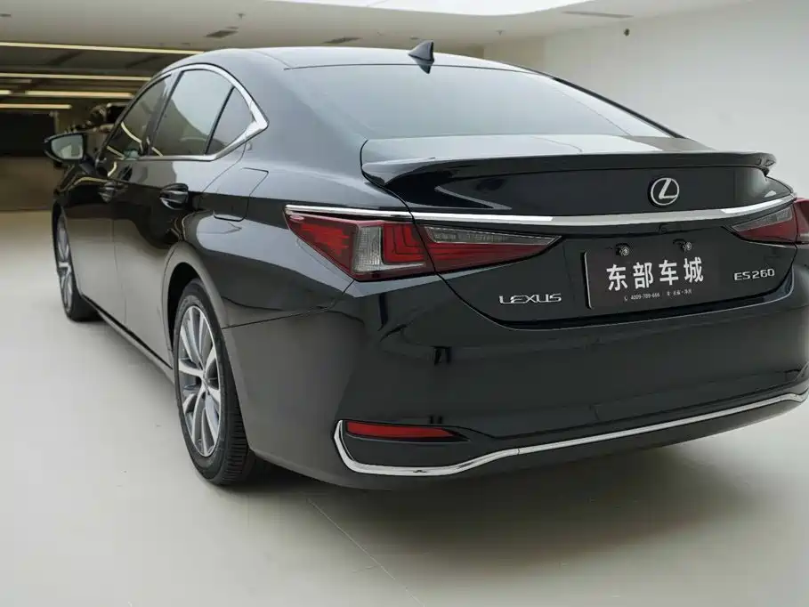 Фото 3 - Lexus ES