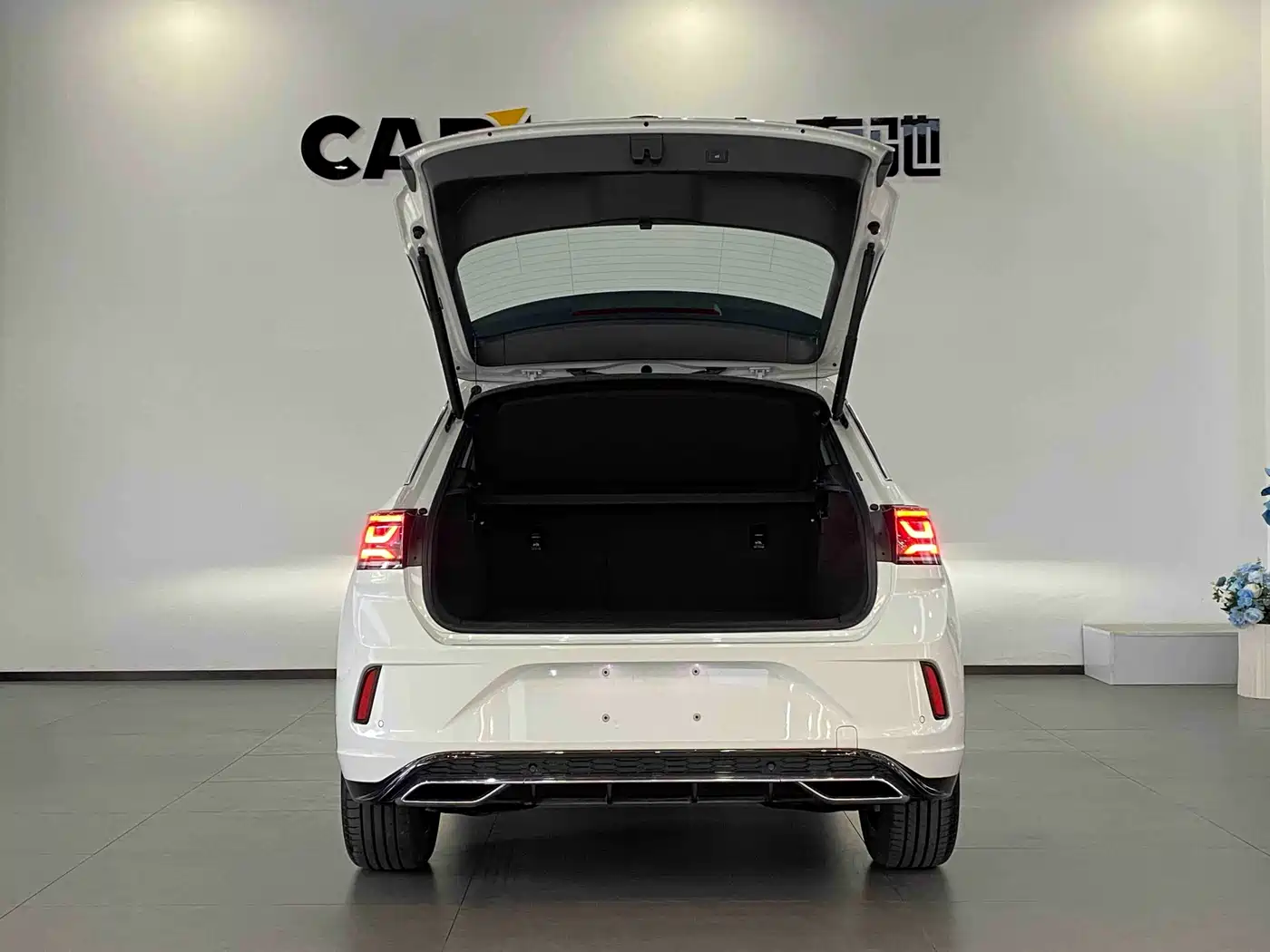 Volkswagen T-ROC 2025 Facelift 300TSI DSG 2WD Dawn Edition фото 23
