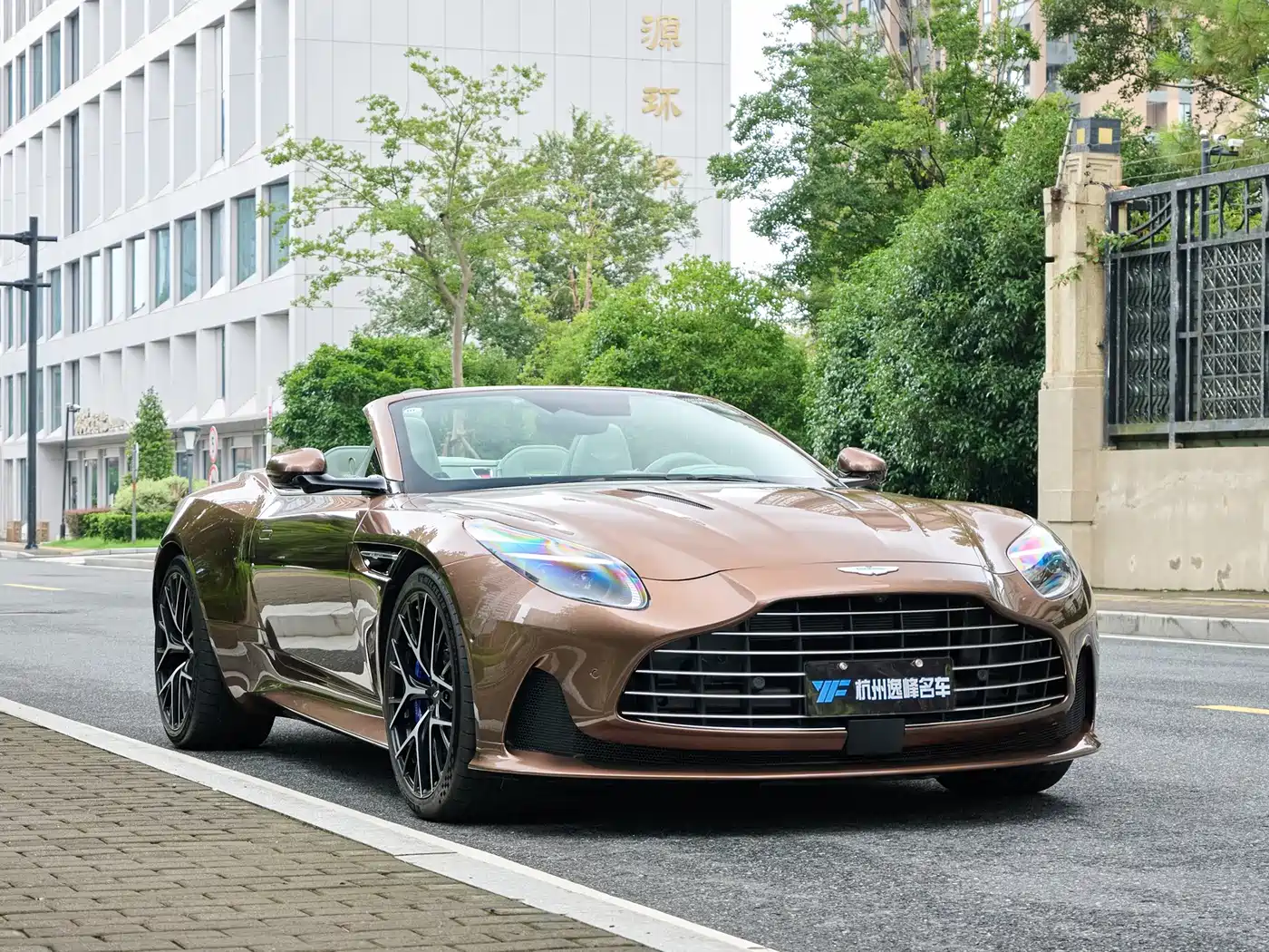 2025 Aston Martin DB12