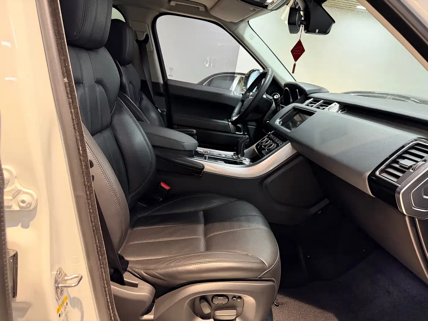 Land Rover Range Rover Sport 2015 3.0 SC V6 HSE фото 24