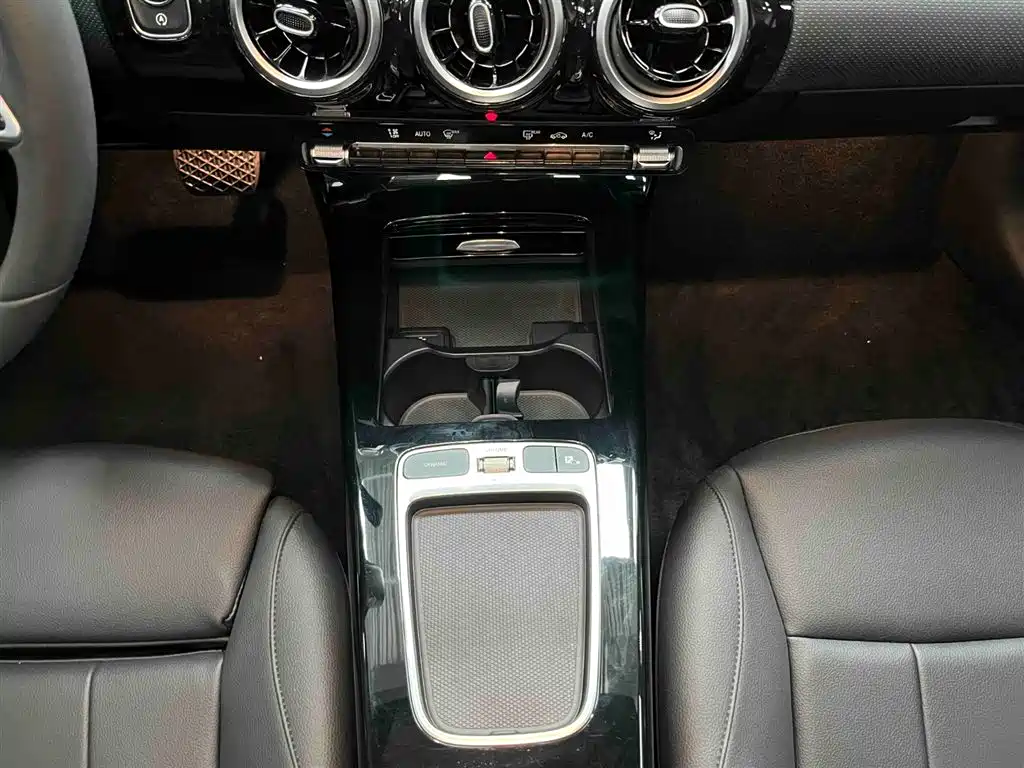 Mercedes-Benz A-Class 2023 A 180 L фото 6