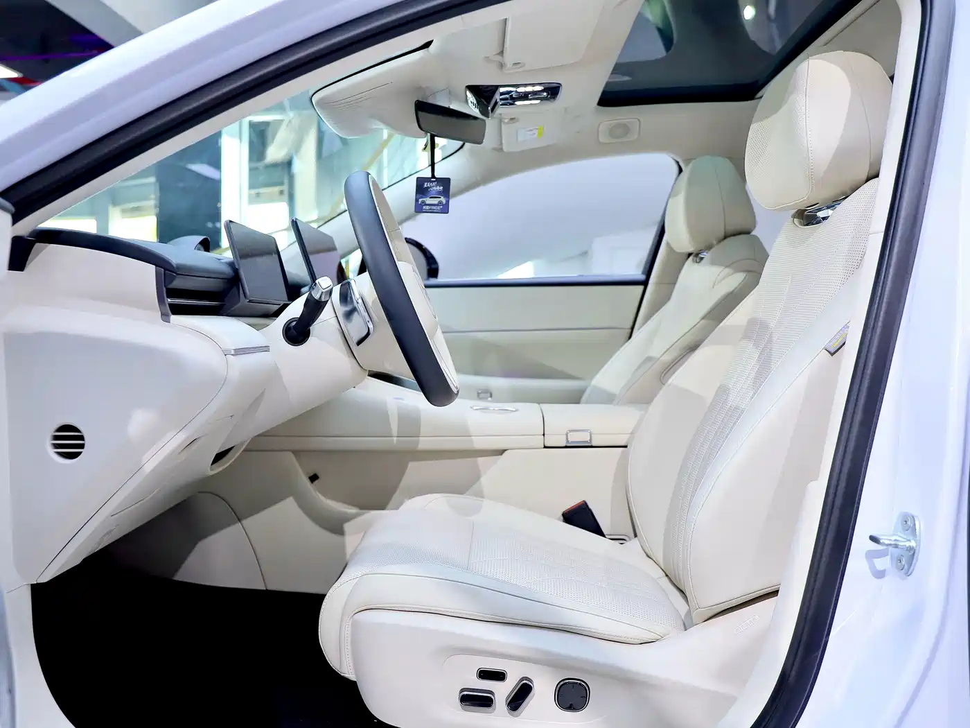 Voyah Auto VOYAH Zhuiguang L 2025 2025 Mid-configuration Model